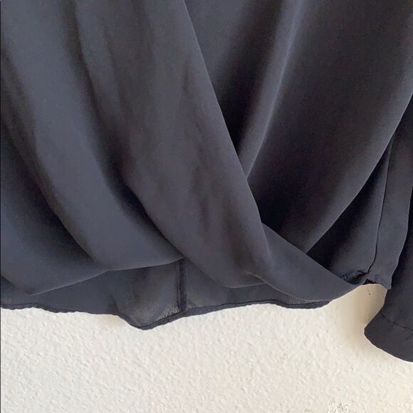 š¹4/$25Ā LongāSleeveāblackātop - Picture 5 of 6